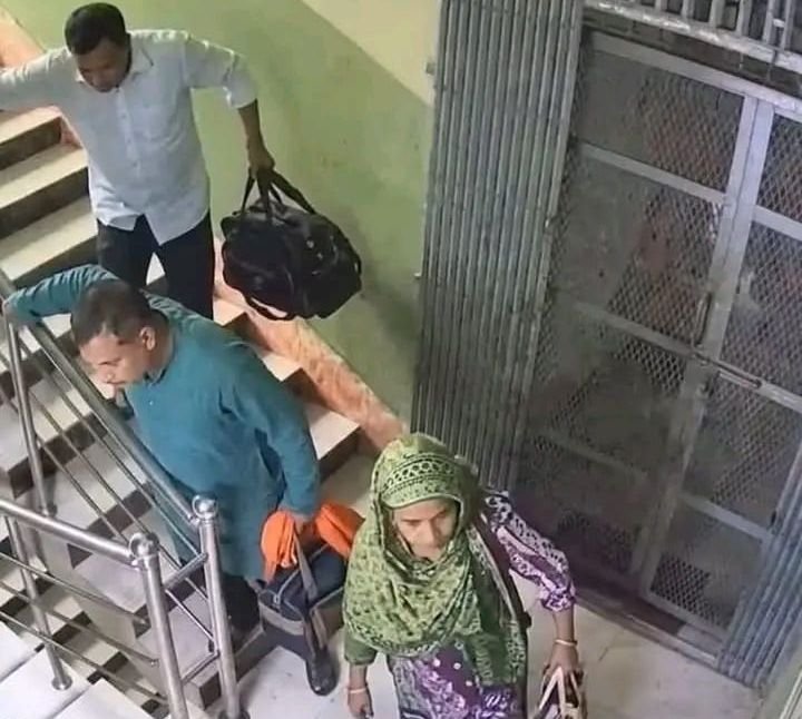 যশোরের কেশবপুরে তালা ভেঙে চুরির ঘটনা সিসিটিভিতে ধরা পড়েছে সন্দেহভাজনদের চলাফেরা