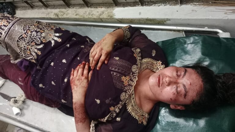 যশোরে তালাকপ্রাপ্ত স্বামীর ধারালো অস্ত্রের আঘাতে স্ত্রী জখম,হাসপাতালে ভর্তি