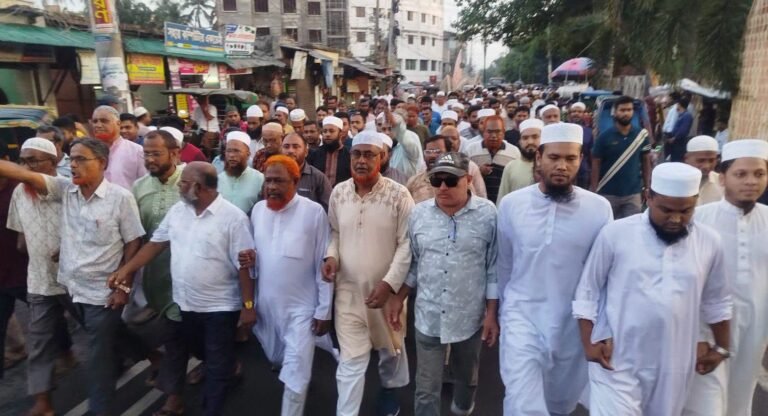 যশোরে ৭ ঘণ্টা অবরুদ্ধ থাকার পর এমপি গোলাম রসুল উদ্ধার, জামায়াতের বিক্ষোভ