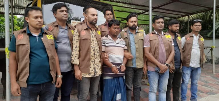 বাগেরহাট ফকিরহাটের চুরি হওয়া ১১টি গরু উদ্ধার,পিকআপসহ গ্রেপ্তার ৩
