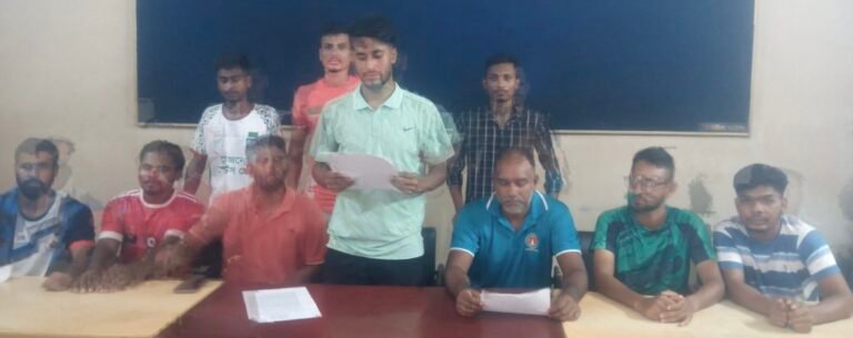 যশোরে জমিতে জোরপূর্বক দখলচেষ্টার অভিযোগ, প্রেসক্লাবে সংবাদ সম্মেলন অনুষ্ঠিত 