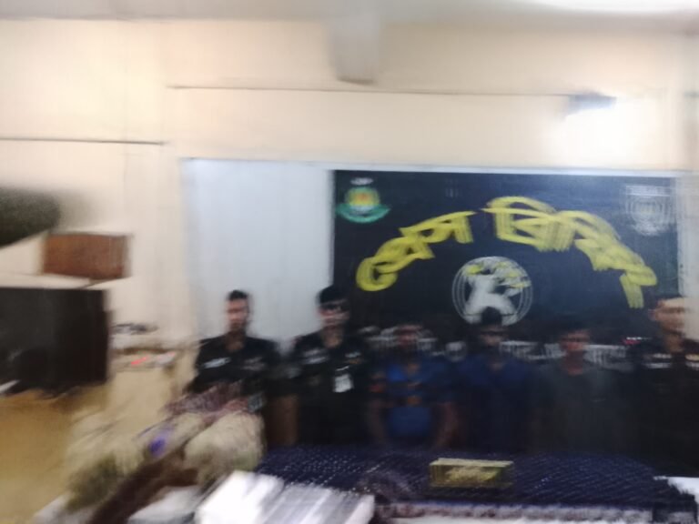 শার্শায় র‍্যাব-৬ ও বিজিবির যৌথ অভিযানে ১ হাজার ৪৩ বোতল মা,দ,কসহ তিন কারবারি গ্রে,প্তা,র