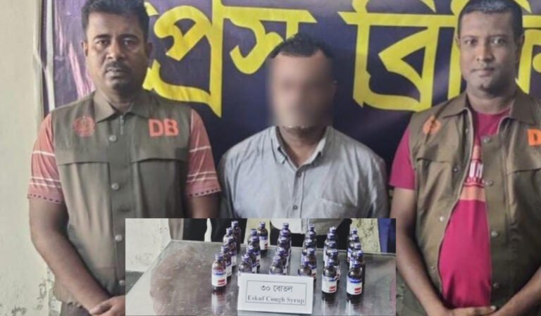 যশোরে ডিবির অভিযানে ৩০ বোতল ভারতীয় এসকাফ সিরাপসহ আটক ১