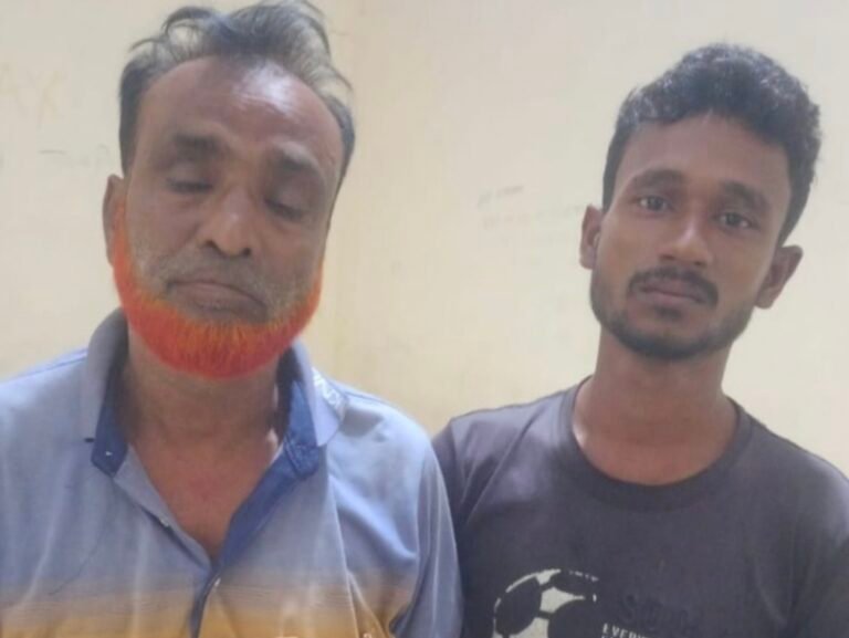 যশোর বেনাপোলে পাসপোর্টযাত্রীর টাকা ছিনতাইয়ের চেষ্টাকালে আটক ২