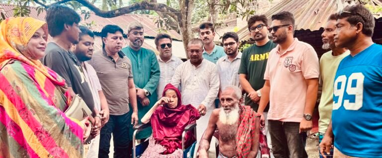 যশোর চলাচলে অক্ষম রাবেয়া বেগমকে আল মামুন ফাউন্ডেশনের পক্ষ থেকে হুইলচেয়ার উপহার