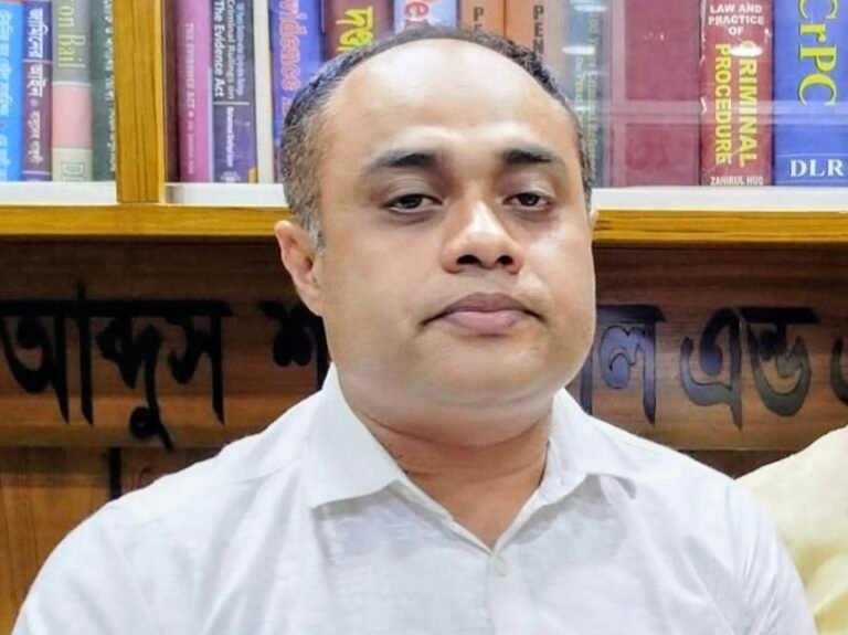 যশোর ঘুষ-তদবিরের অভিযোগে আইনজীবীকে কারণ দর্শানোর নোটিশ