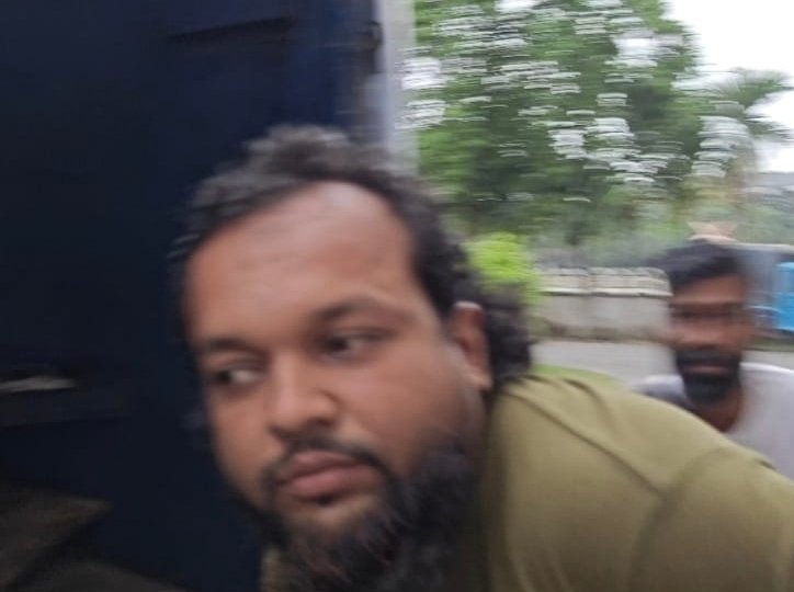 যশোরে প্রতিবেশী গৃহবধুকে ধর্ষণচেষ্টার মামলায় পলাতক শাকিল গ্রেপ্তার, কারাগারে