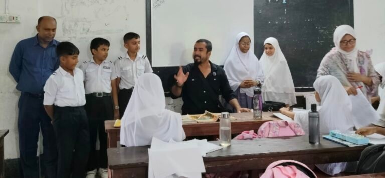 শিক্ষক ছাড়াই সহপাঠীদের সঙ্গে চর্চায় শিখবে ইংরেজি