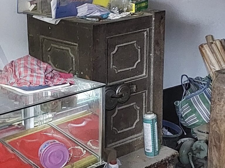যশোর চৌগাছায় সোনার দোকানে দুঃসাহসিক চুরি 