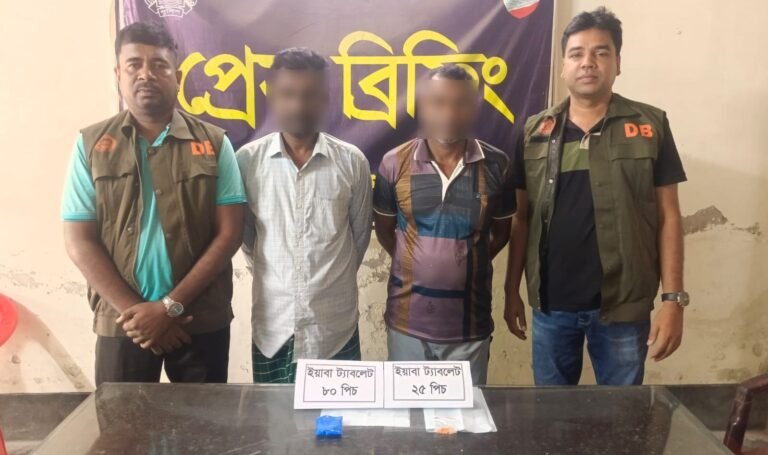যশোরে ডিবির অভিযানে ১০৫ পিস ই,য়া,বা,সহ দুই মাদক কা,র,বা,রি গ্রে,প্তা,র