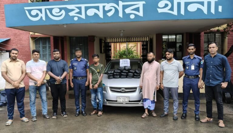 অভয়নগরে ১৭ কেজি গাঁ,জা,সহ প্রাইভেটকার আ,ট,ক, গ্রে,প্তা,র ৩