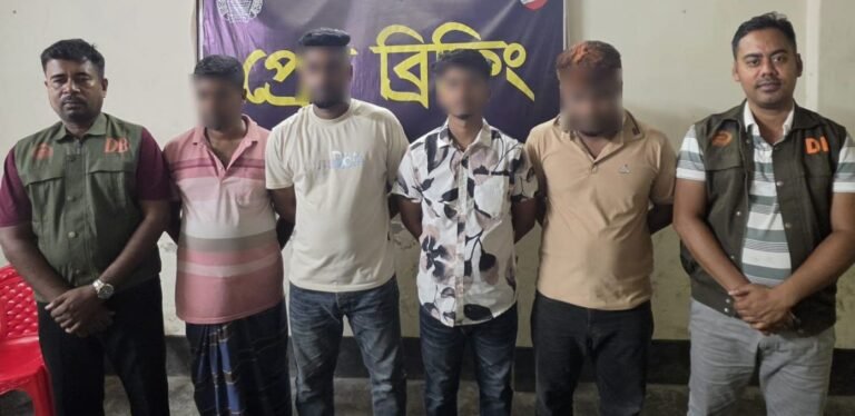 মণিরামপুরে অনলাইন জুয়া ব্যবসার অভিযোগে ৪ জন গ্রেপ্তার