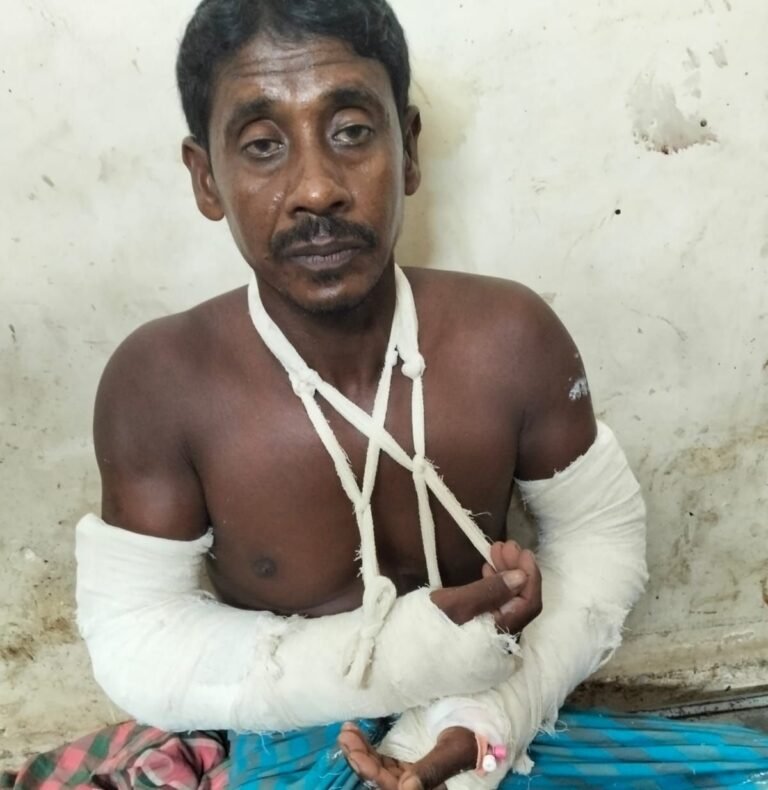 যশোরের চৌগাছায় মারপিট করে দুই হাত ভেঙে দেওয়ার অভিযোগ প্রতিপক্ষের বিরুদ্ধে