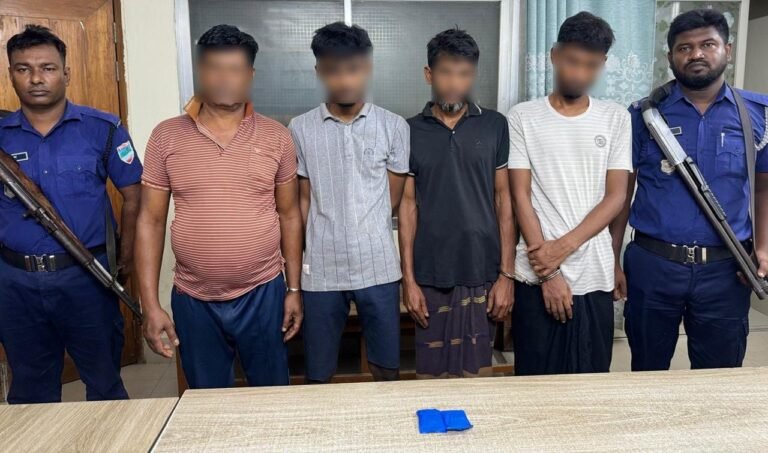 যশোরের বোলপুরে ৪০০ পিস ইয়াবাসহ ৪ জন আটক