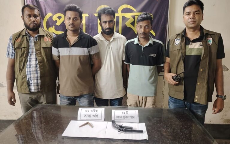 যশোরের অভয়নগরে অস্ত্র-গুলিসহ ৩ জন চিহ্নিত সন্ত্রাসী গ্রেপ্তার