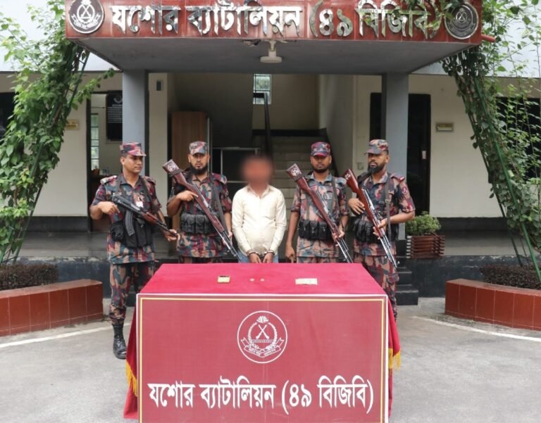যশোরে ৪৪ লাখ টাকার স্বর্ণের বারসহ পা,চা,র,কা,রী আ,ট,ক
