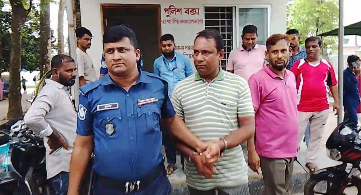 নারীকে যৌ,ন হ,য়,রা,নি,র অ,ভি,যো,গ, পুরুষ আ,ট,ক যশোর জেনারেল হাসপাতালের বহির্বিভাগে