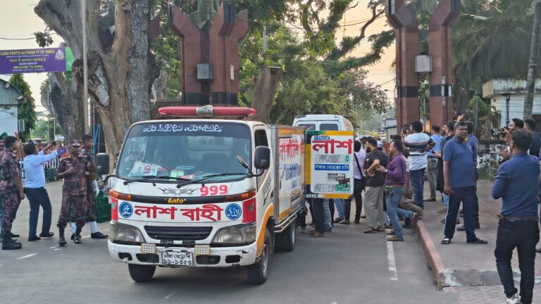 কোলকাতায় অগ্নিকাণ্ড: বেনাপোল দিয়ে আসলো পাঁচ জনের লাশ