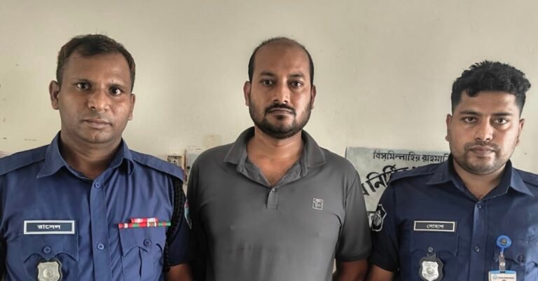 যশোর শার্শায় নিষিদ্ধ ছাত্রলীগের সাবেক নেতা গ্রে,প্তা,র