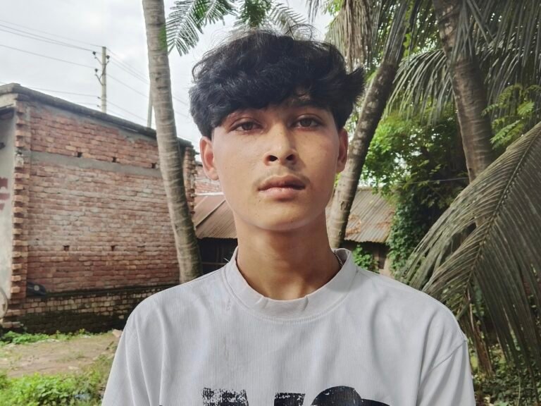 যশোরে টিন কেটে চুরি,‘চোর মিজান’ গ্রেপ্তার